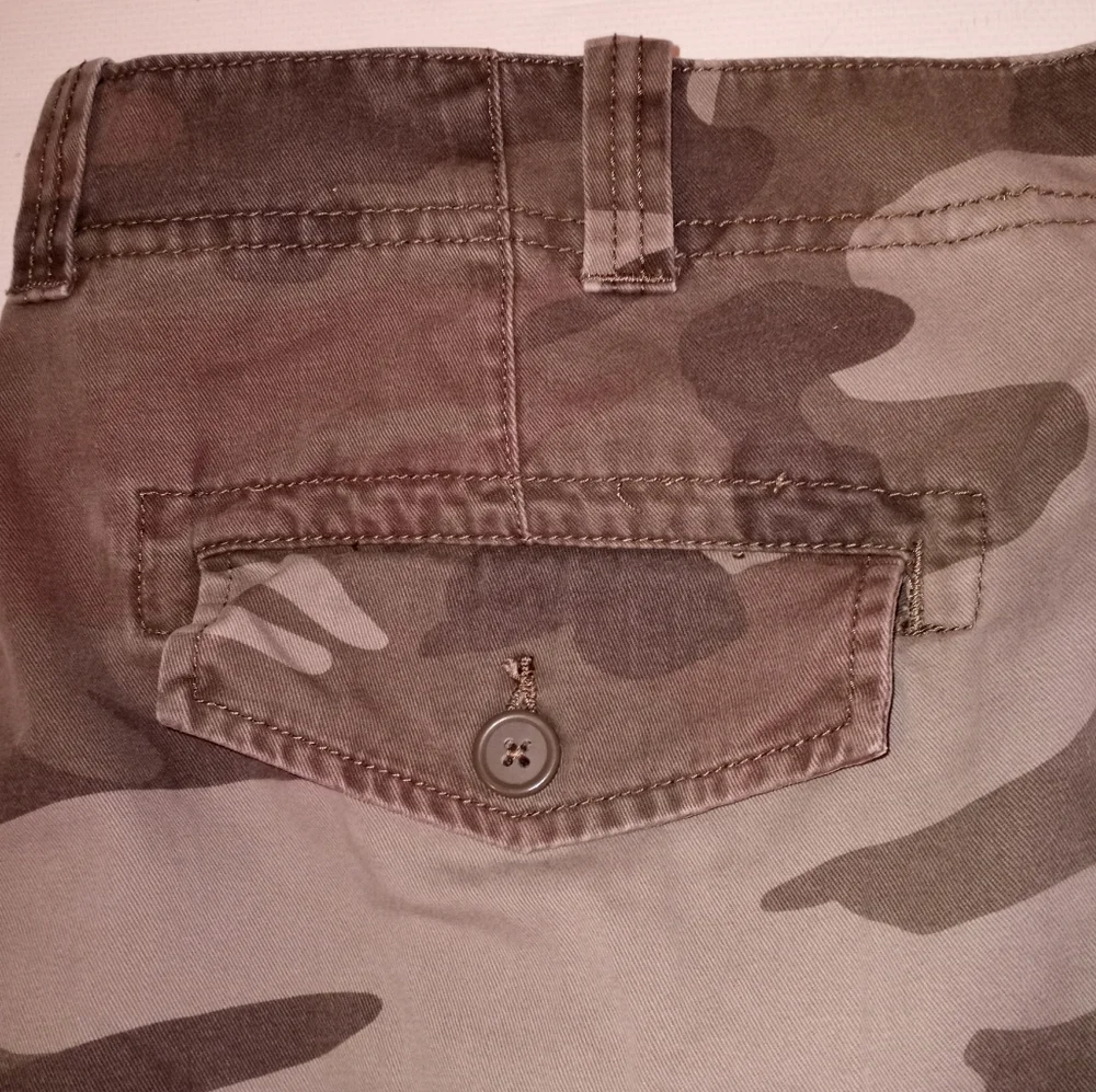 TRUE NATION Camouflage Cargo Shorts - Picture 6 of 7
